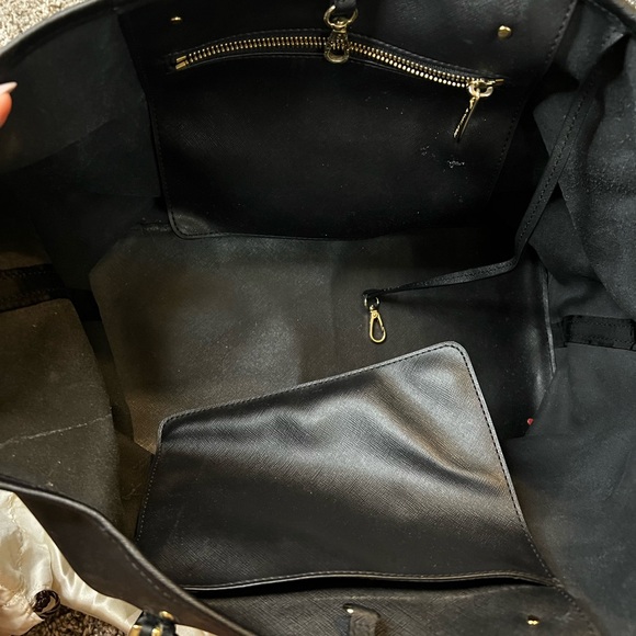 Michael Kora Jet Set Travel - Picture 4 of 8